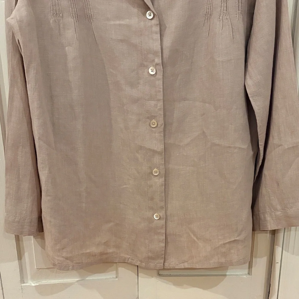 Women's Poetry Linen Button-Up Blouse - Picture 4 of 11